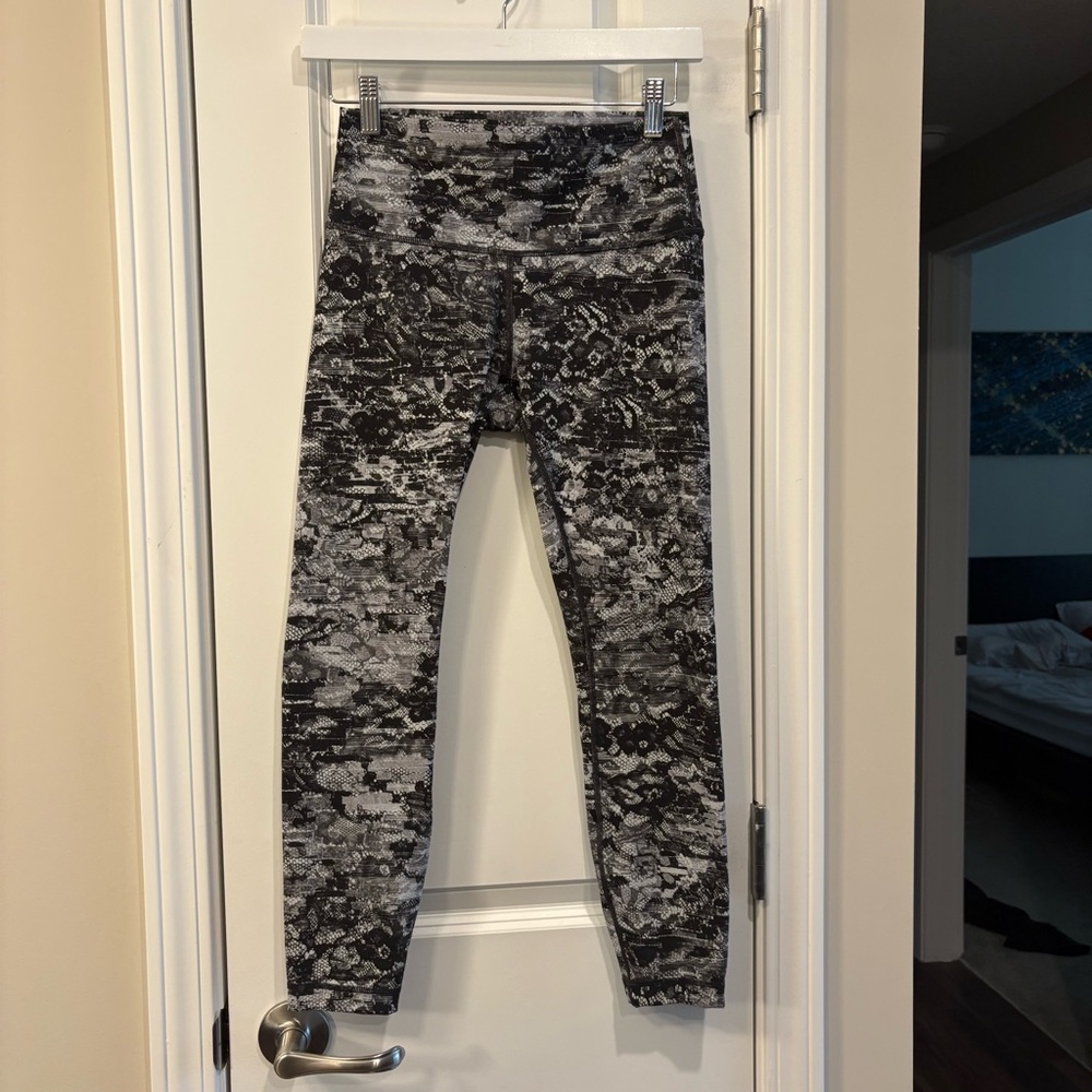 Lululemon Wunder Under High-Rise 7/8 Tight Full-On Luxtreme 25" in Masked Lace